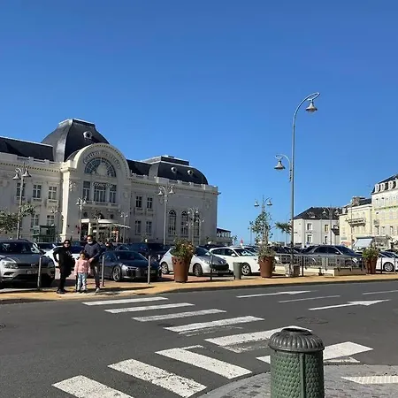Trouville-apt Renove-balcon Magnifique Vue アパート